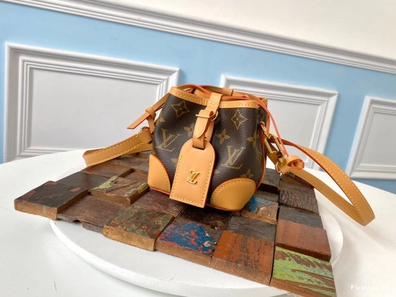 First bag ru LOUIS VUITTON PURSE NOÉ 0803